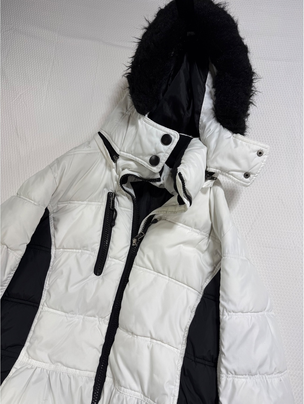 a.n.a A New Approach Women’s XL White Black Puffer Jacket Faux Fur Hood Y2K